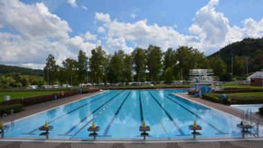 Schwimmer- und Sprungbecken Freibad Wertheim 